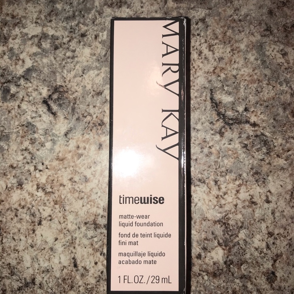 Mary Kay Matte Liquid Foundation in Bronze 7